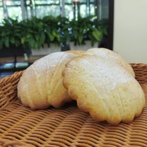 Коржик молочный